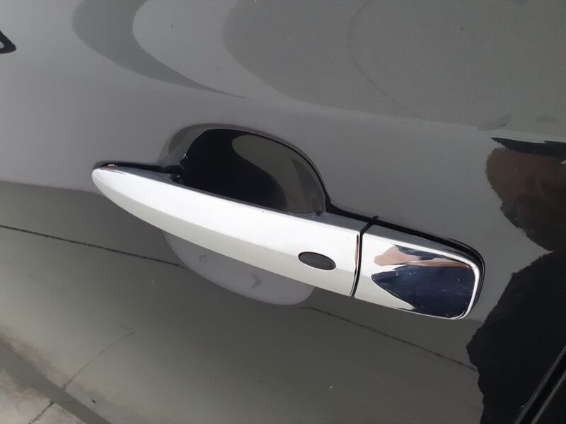 More views of Nissan Leaf
