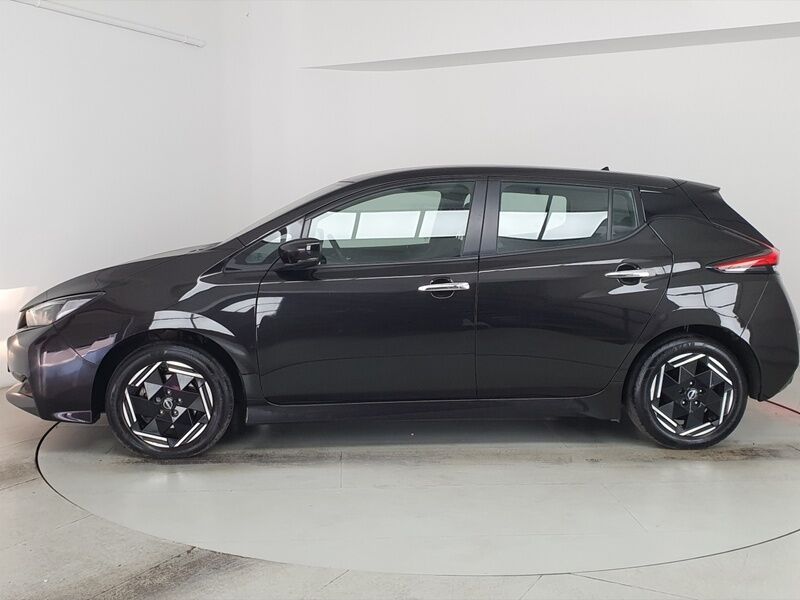 More views of Nissan Leaf