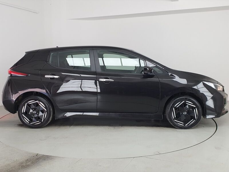 More views of Nissan Leaf