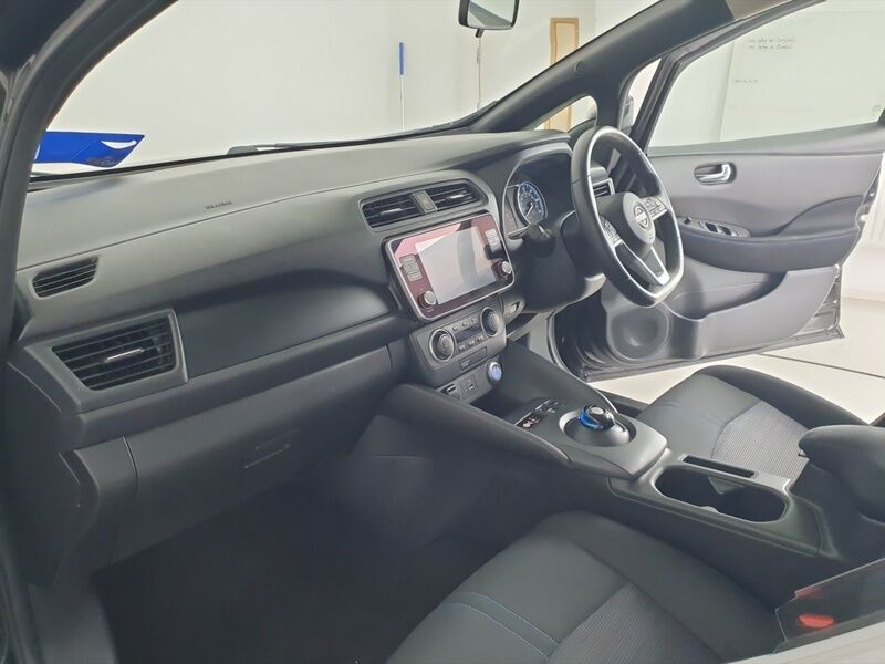 More views of Nissan Leaf