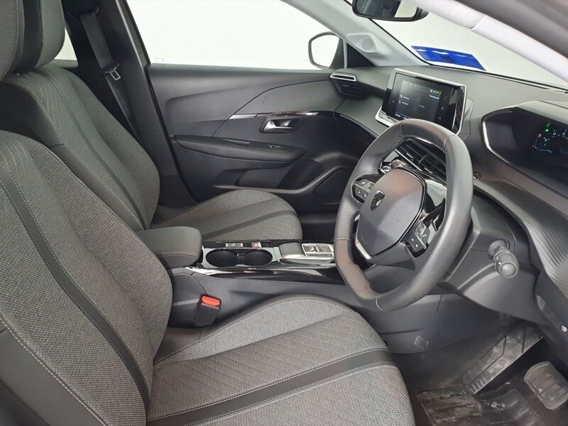 More views of Peugeot 208