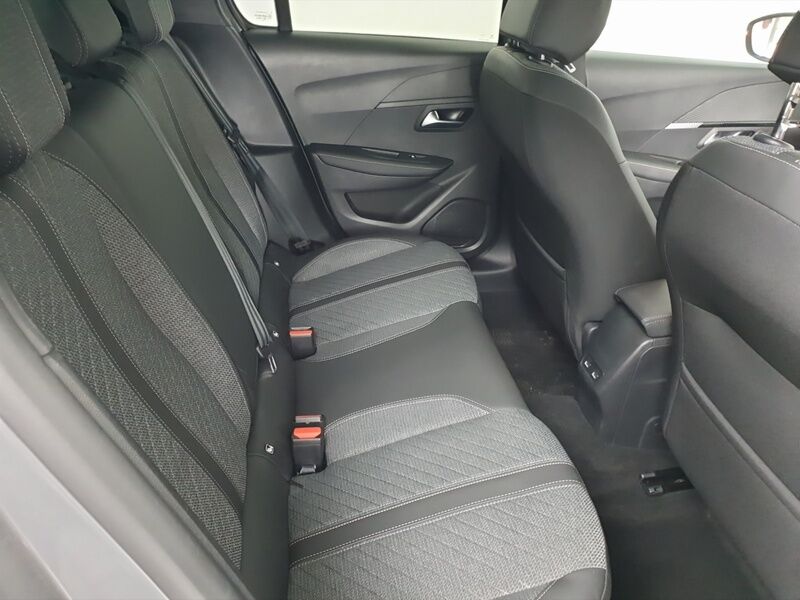 More views of Peugeot 208