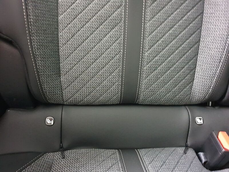 More views of Peugeot 208