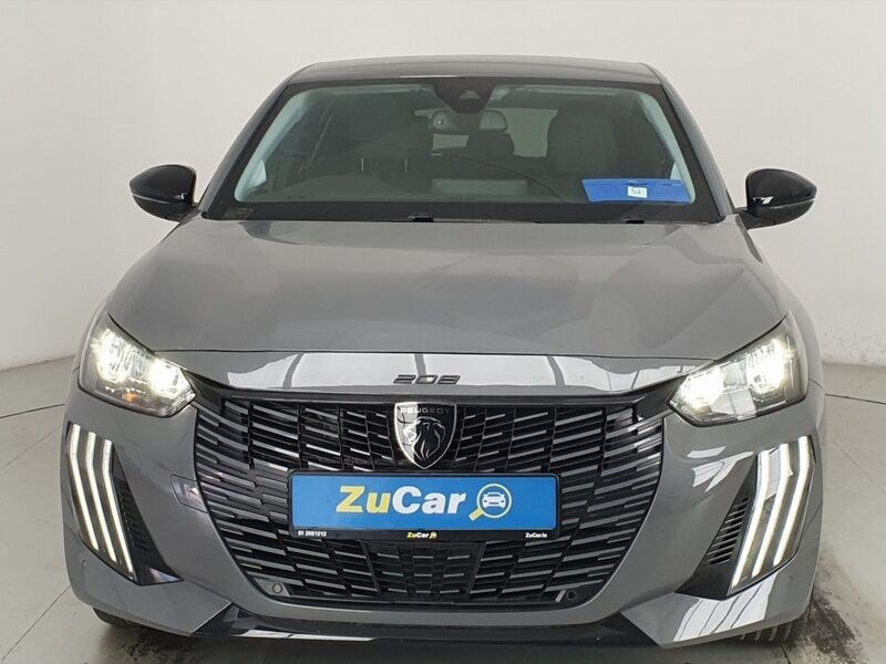 More views of Peugeot 208