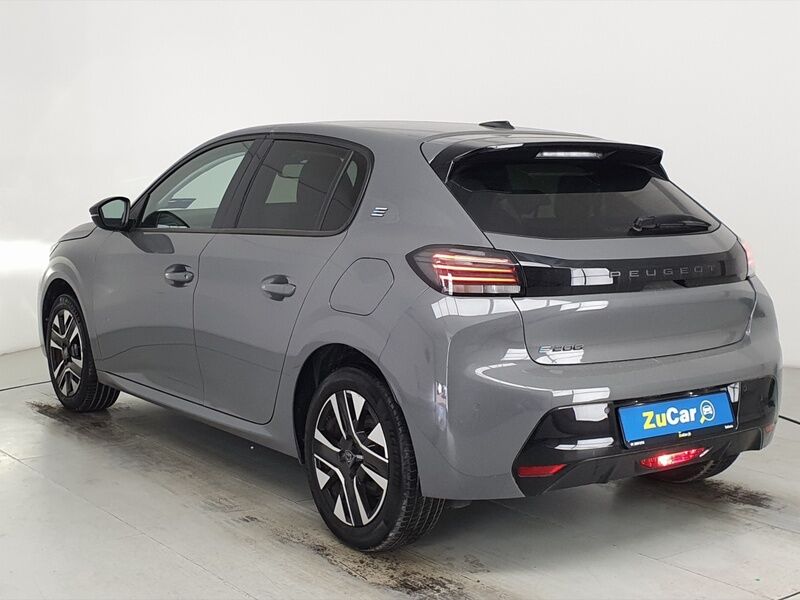 More views of Peugeot 208