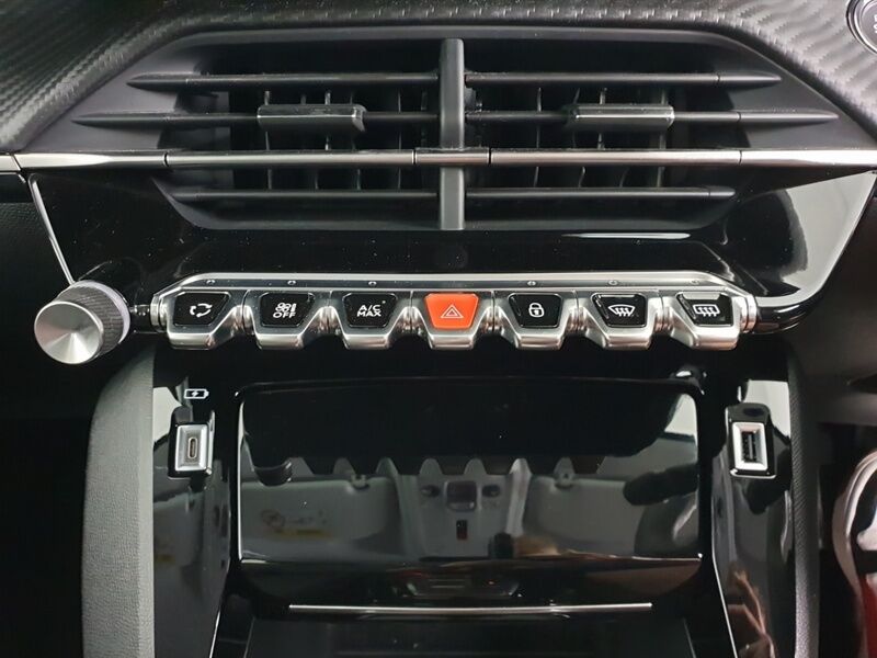 More views of Peugeot 208