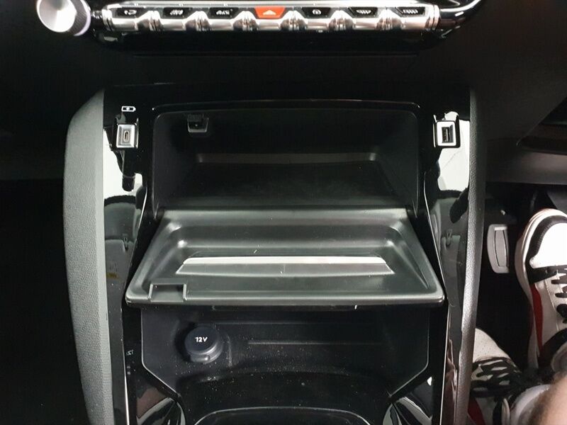 More views of Peugeot 208