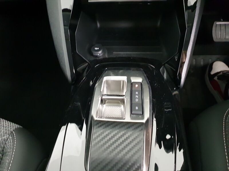 More views of Peugeot 208