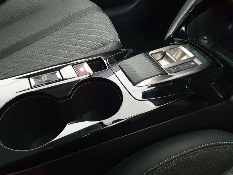 More views of Peugeot 208