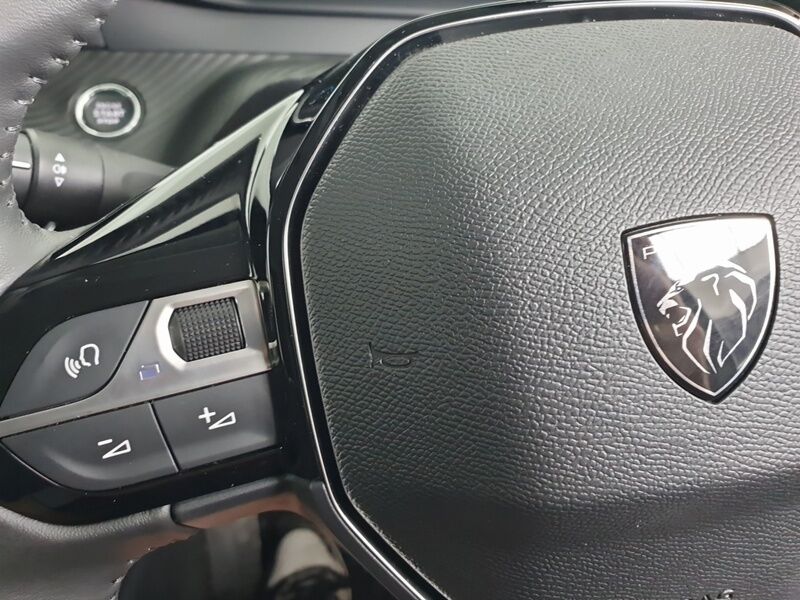 More views of Peugeot 208