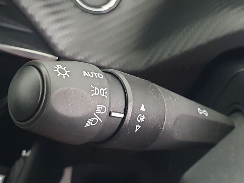 More views of Peugeot 208
