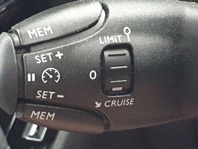 More views of Peugeot 208