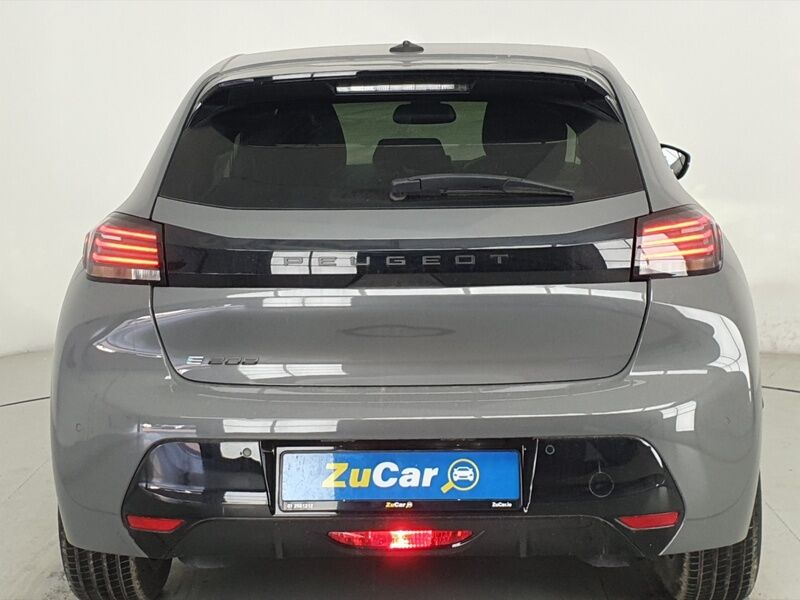 More views of Peugeot 208
