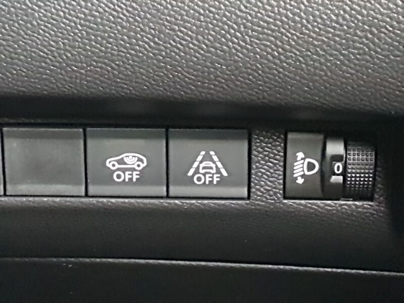 More views of Peugeot 208