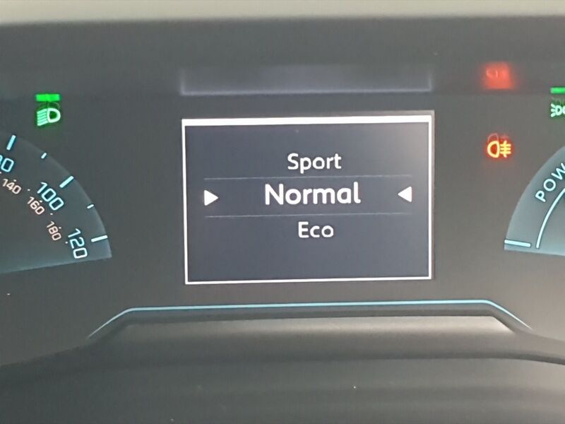 More views of Peugeot 208