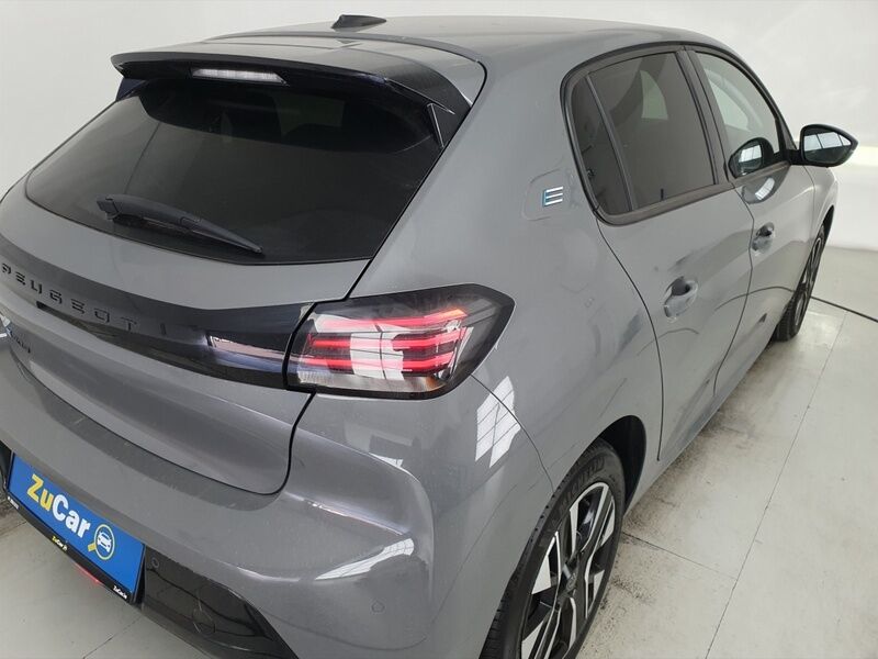 More views of Peugeot 208