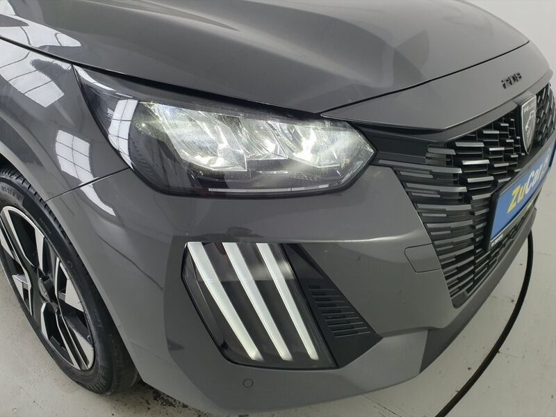More views of Peugeot 208