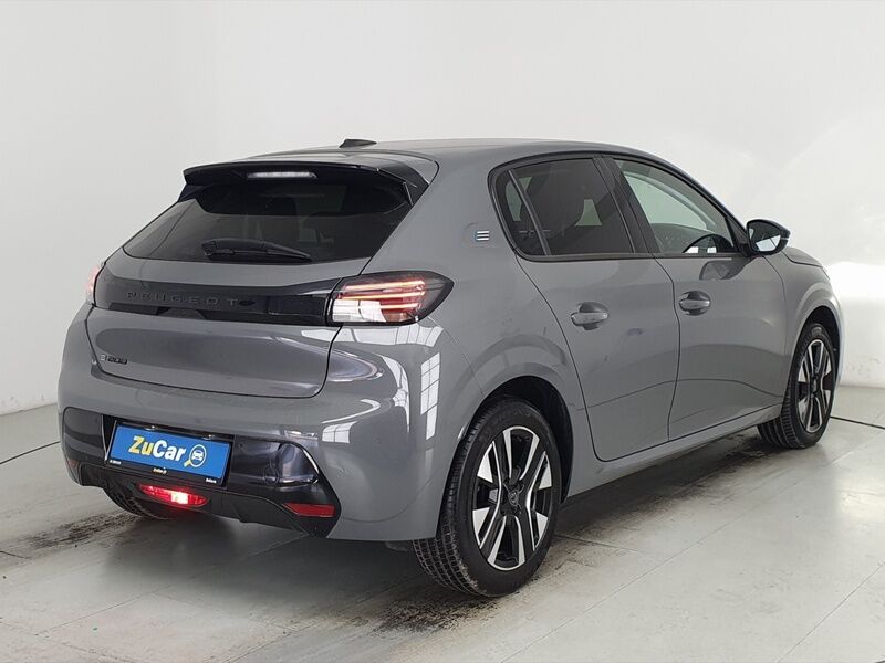 More views of Peugeot 208