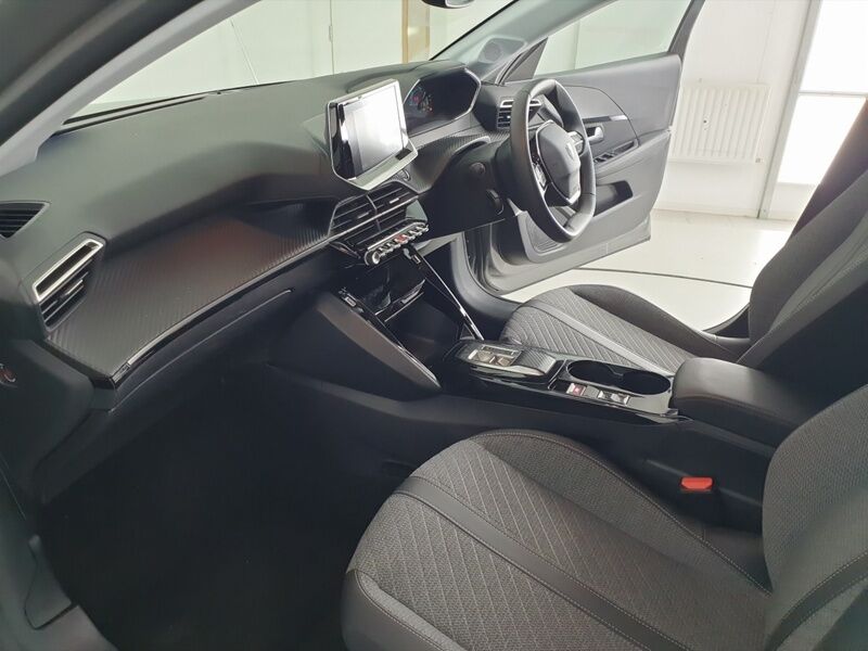 More views of Peugeot 208