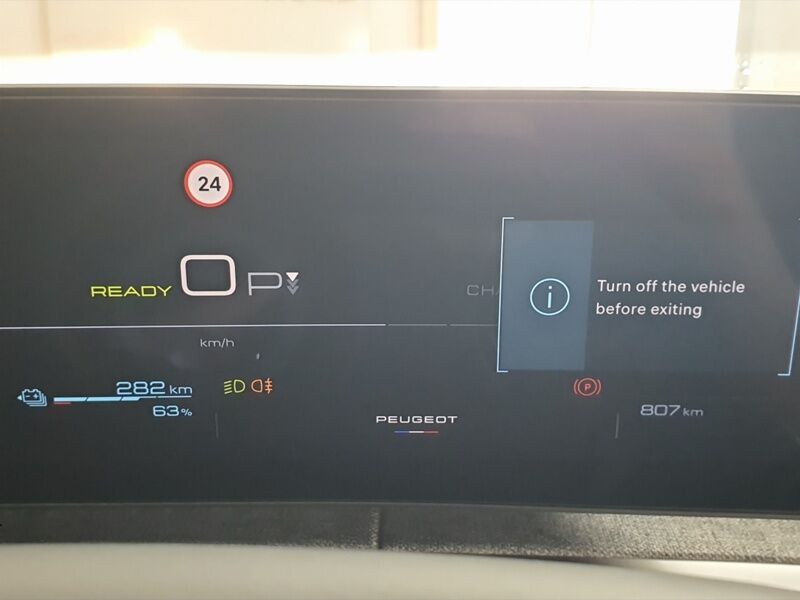 More views of Peugeot 5008