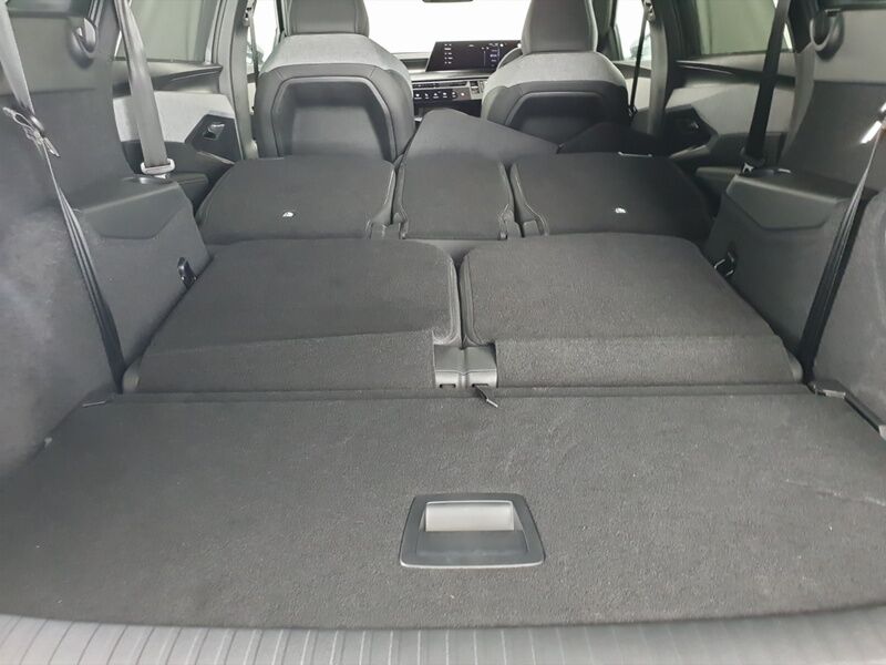 More views of Peugeot 5008