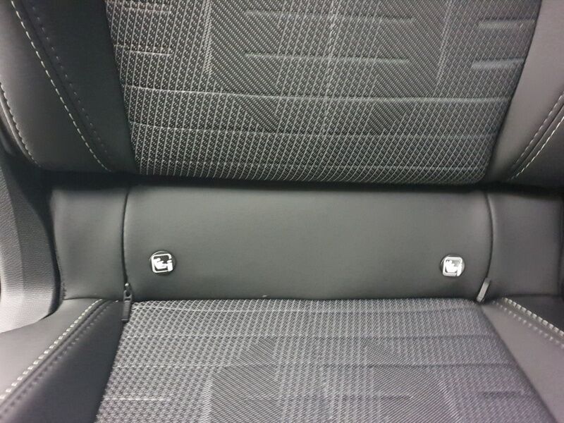 More views of Peugeot 5008