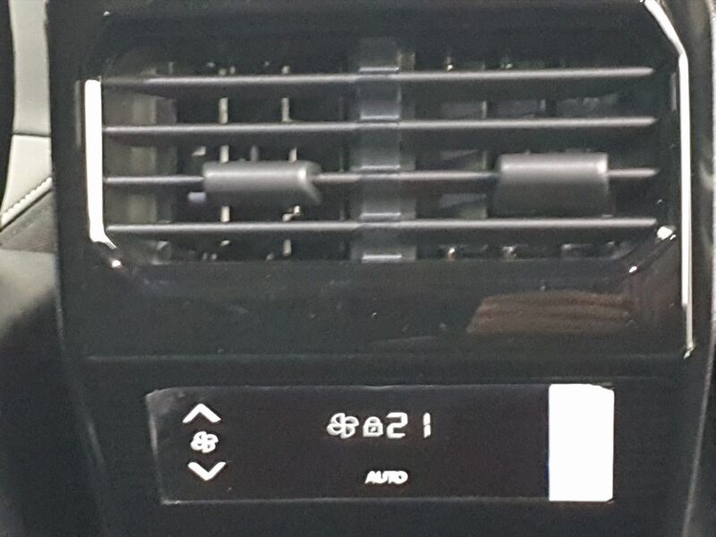 More views of Peugeot 5008