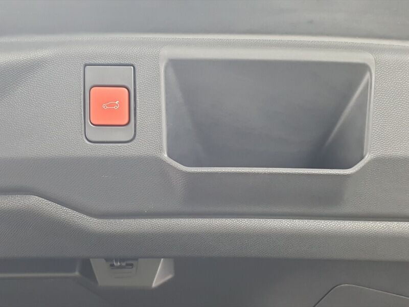 More views of Peugeot 5008