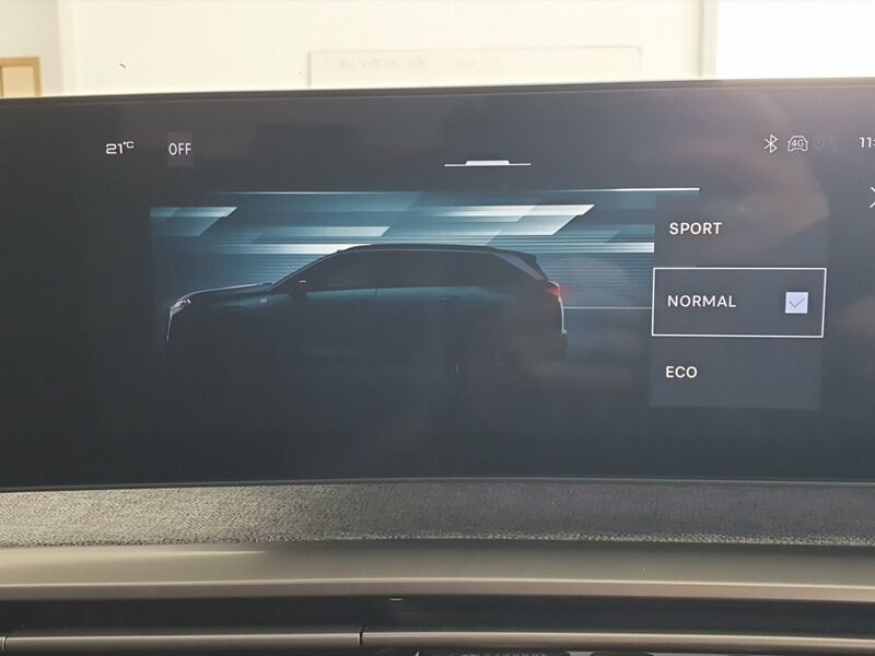 More views of Peugeot 5008