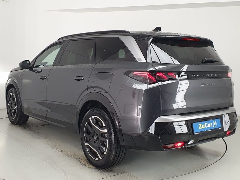 More views of Peugeot 5008