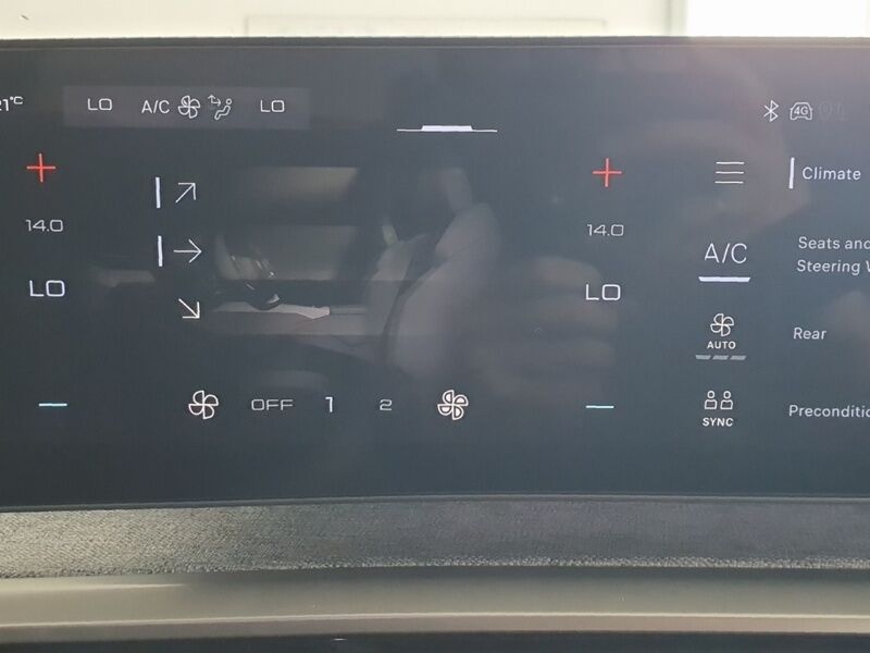 More views of Peugeot 5008