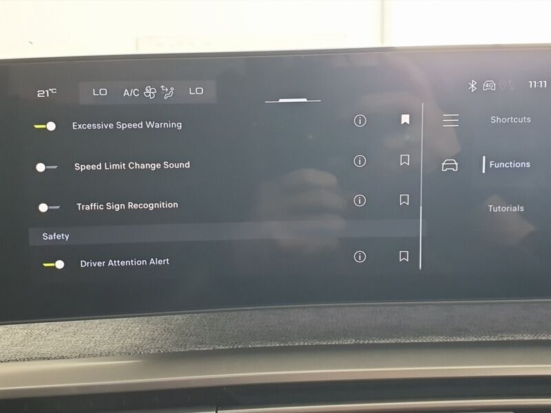 More views of Peugeot 5008
