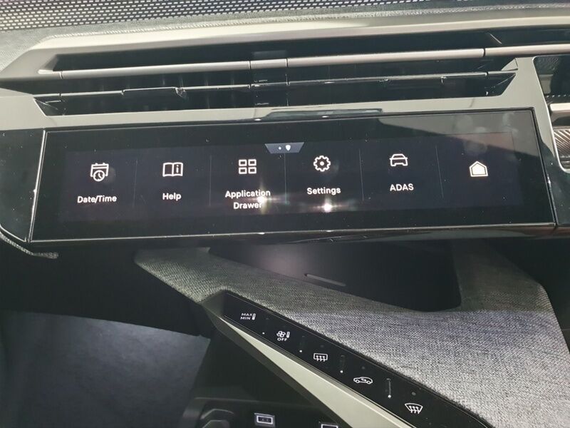 More views of Peugeot 5008