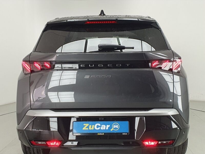 More views of Peugeot 5008