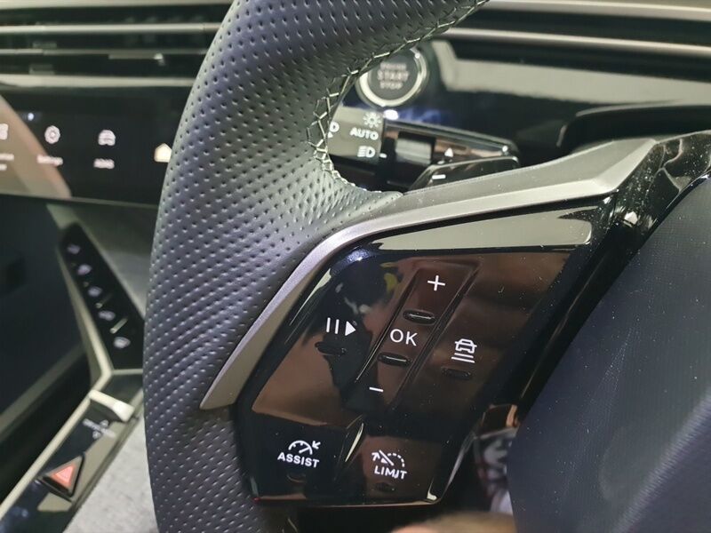 More views of Peugeot 5008