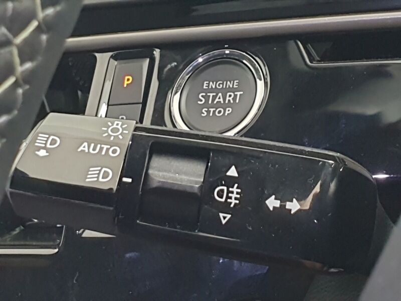More views of Peugeot 5008