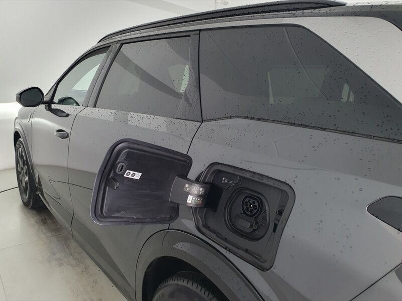 More views of Peugeot 5008