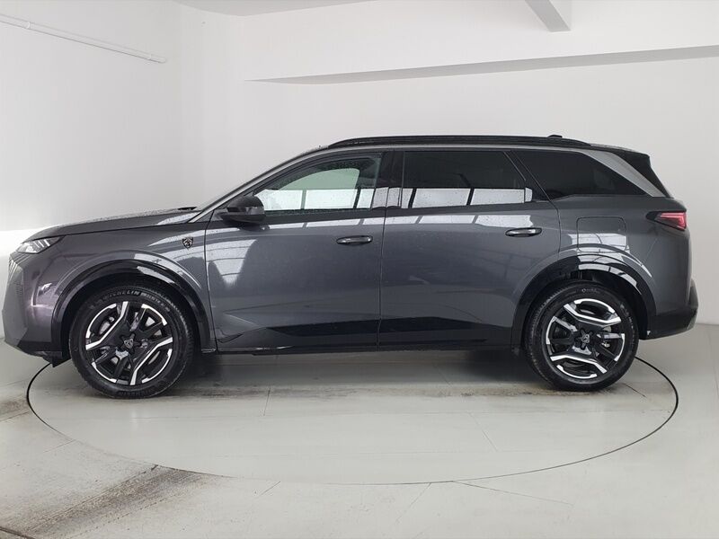 More views of Peugeot 5008
