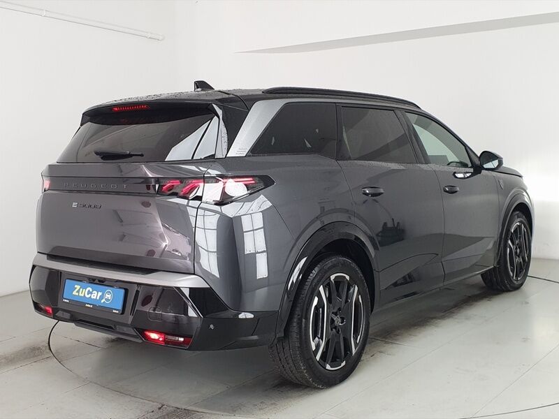 More views of Peugeot 5008