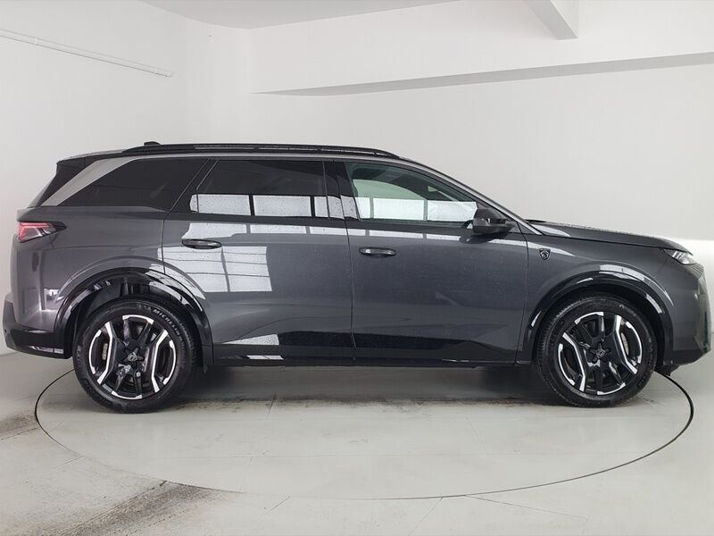 More views of Peugeot 5008