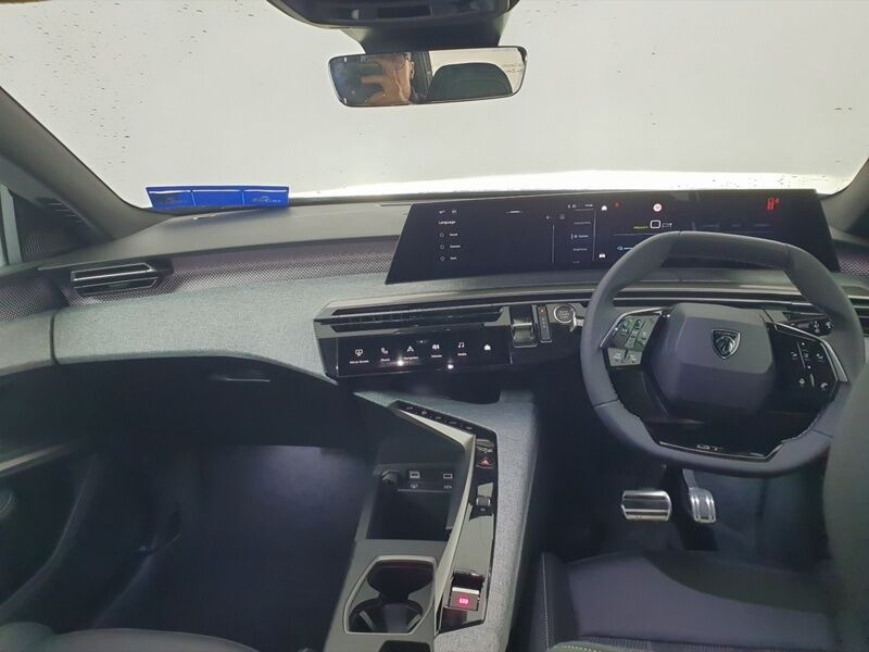 More views of Peugeot 5008