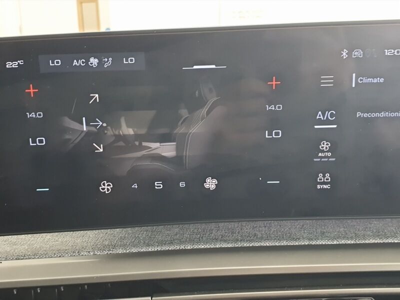 More views of Peugeot 3008