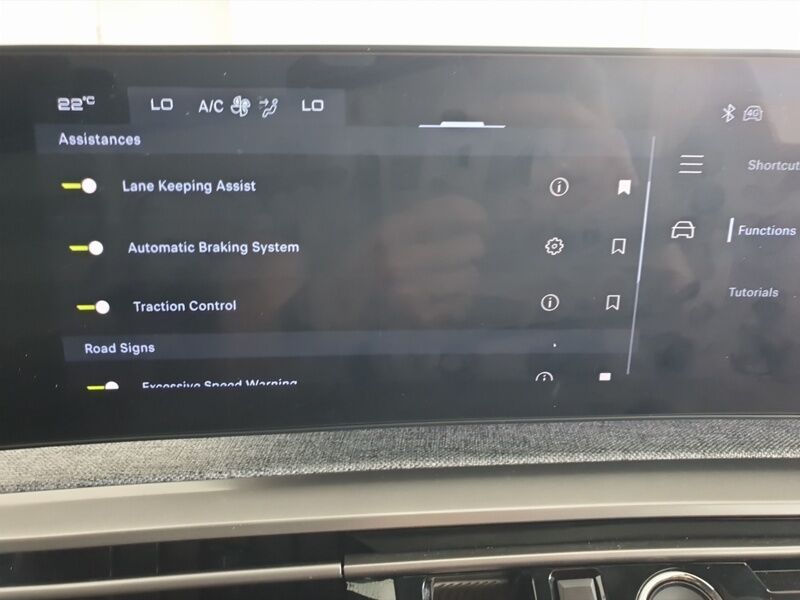 More views of Peugeot 3008