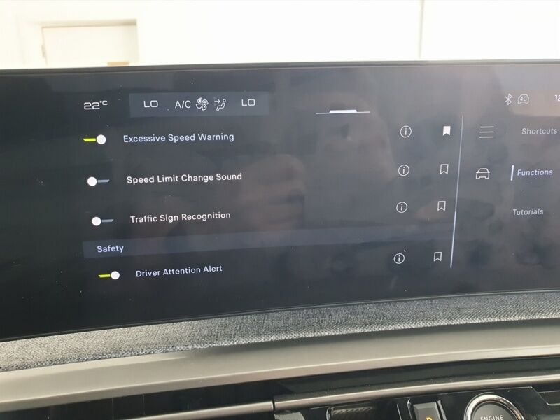 More views of Peugeot 3008