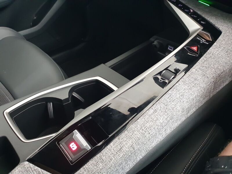 More views of Peugeot 3008