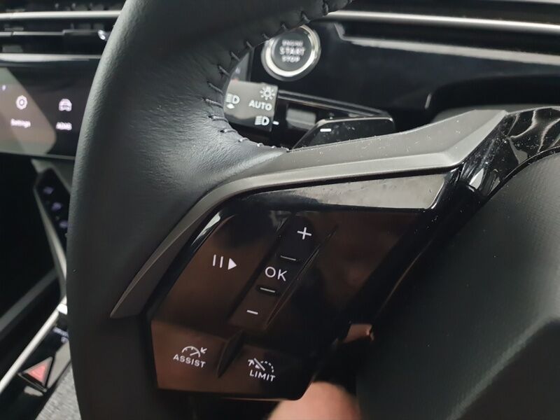 More views of Peugeot 3008