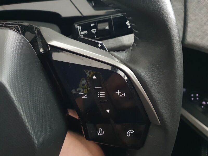More views of Peugeot 3008