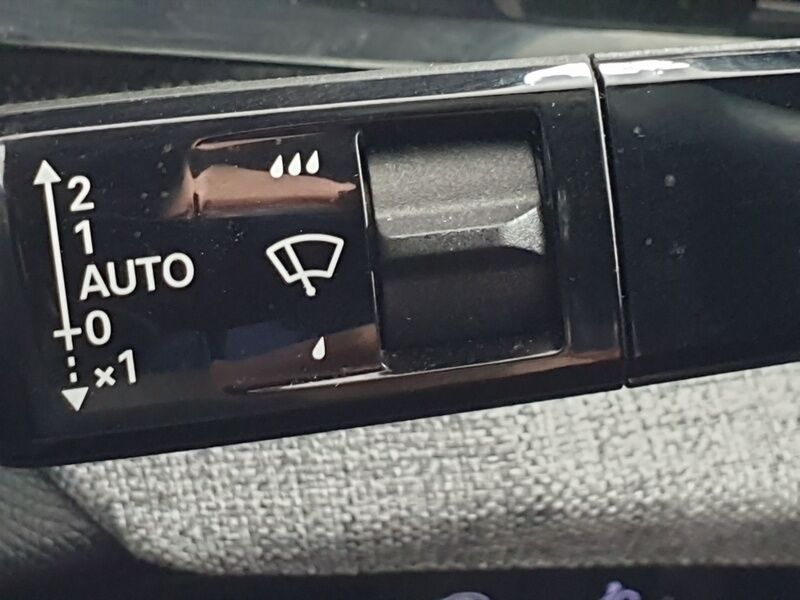 More views of Peugeot 3008
