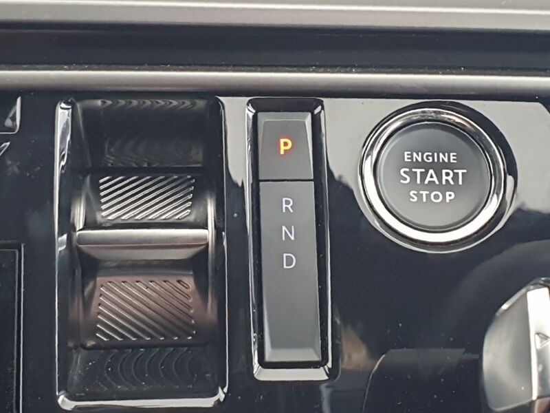 More views of Peugeot 3008