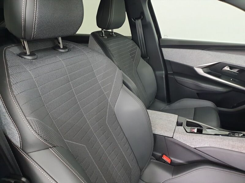 More views of Peugeot 3008